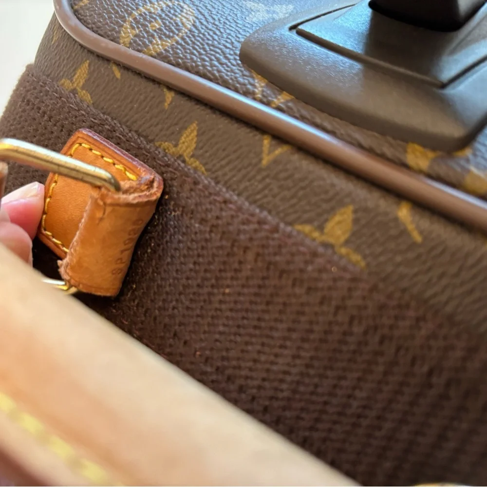 Authentic Louis Vuitton pegase 55 monogram - Picture 9 of 9